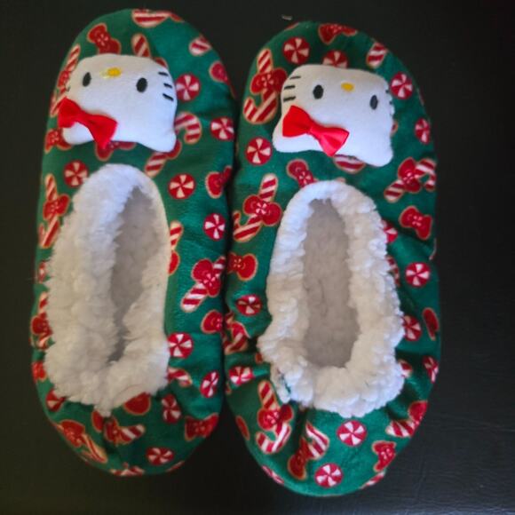 Hello Kitty Womens Holiday Fuzzy Babba Slipper Socks Green Candy Print Size 7-9. - Picture 9 of 13
